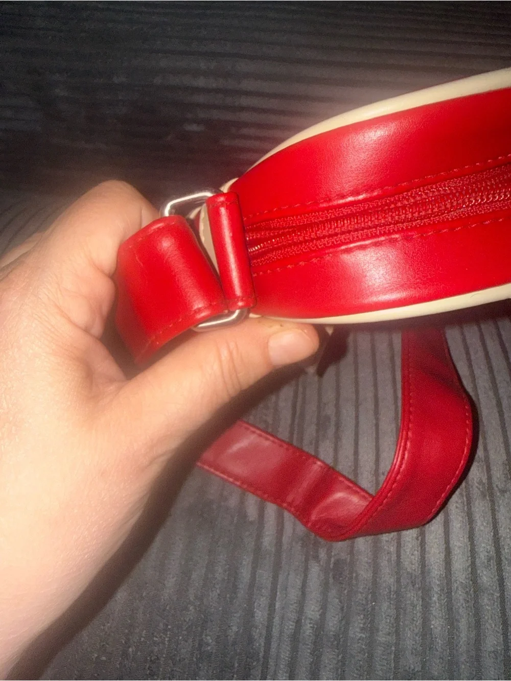 Fossil Red Retro Crossbody Bag with Cream Trim GUC